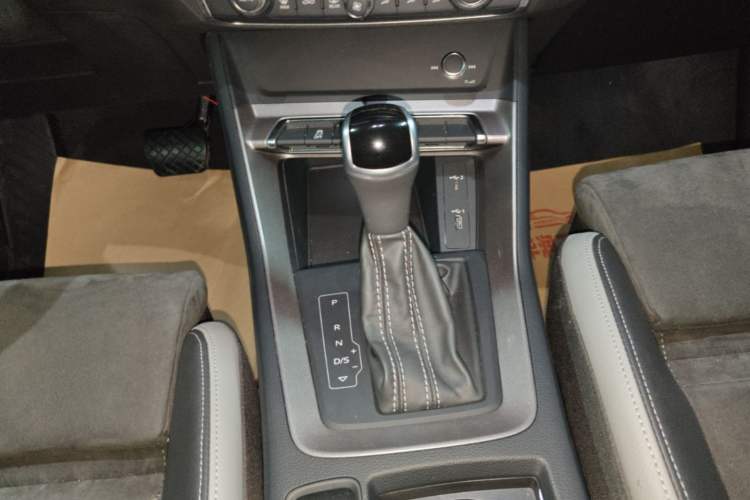 Used Audi Q3 2021 35 TFSI Progressive Dynamic Edition Gear Lever