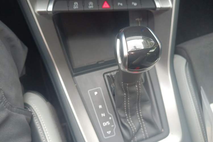 Used Audi Q3 2021 35 TFSI Fashion Dynamic Model Gear Lever