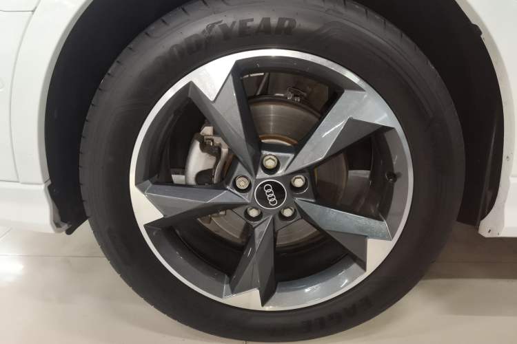Used Audi Q3 2021 35 TFSI Fashion Dynamic Model Left Front Wheel Hub