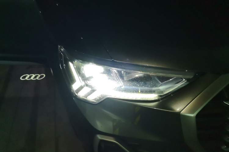 Used Audi Q3 2021 35 TFSI Fashion Dynamic Model Right Front Headlight