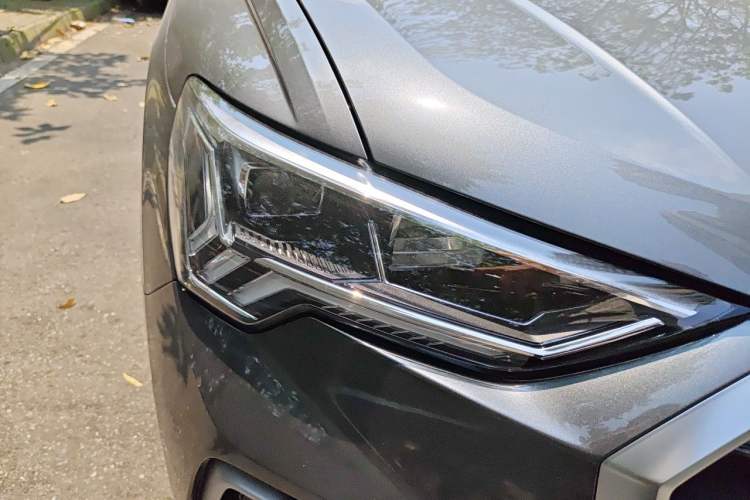 Used Audi Q3 2021 35 TFSI Fashion Dynamic Model Right Front Headlight
