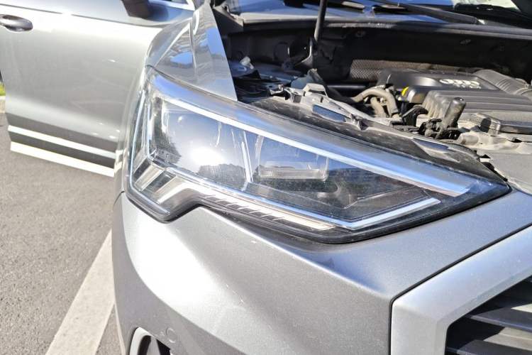 Used Audi Q3 2021 35 TFSI Fashionable and Elegant Model Right Front Headlight
