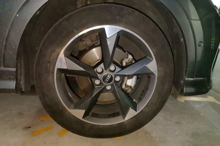 Used Audi Q3 2021 35 TFSI Fashion Dynamic Model Right Front Wheel Hub
