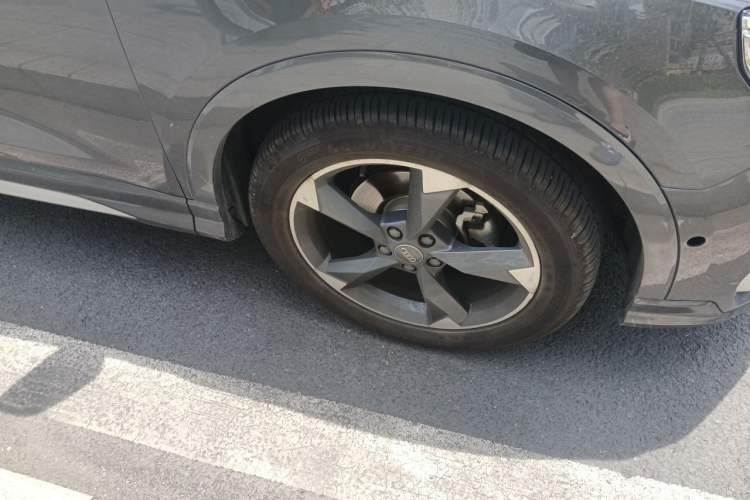 Used Audi Q3 2021 35 TFSI Fashion Dynamic Model Right Front Wheel Hub