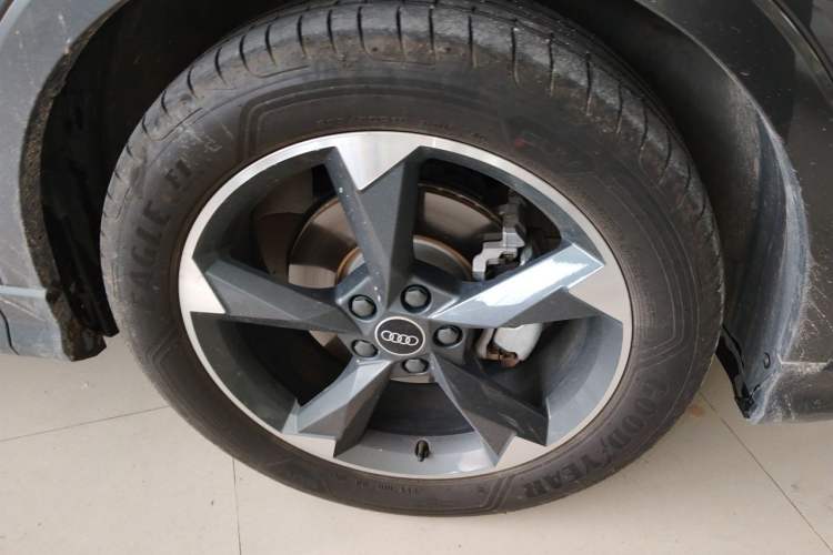 Used Audi Q3 2021 35 TFSI Fashion Dynamic Model Right Front Wheel Hub