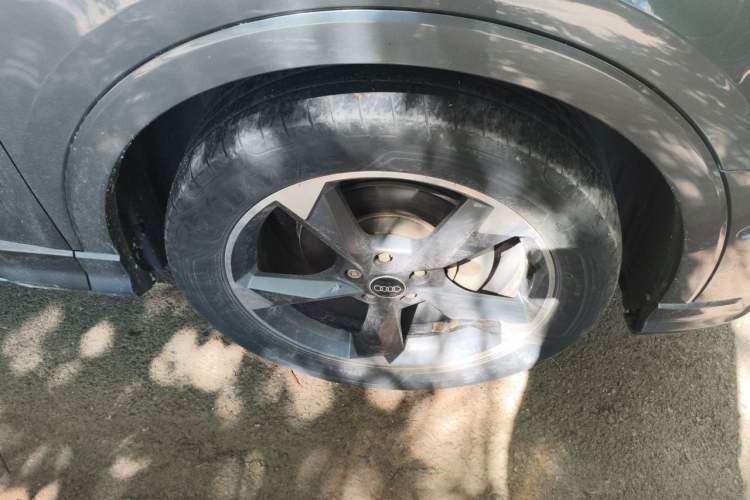Used Audi Q3 2021 35 TFSI Fashion Dynamic Model Right Front Wheel Hub