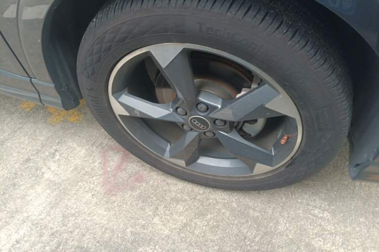 Used Audi Q3 2021 35 TFSI Fashion Dynamic Model Right Front Wheel Hub