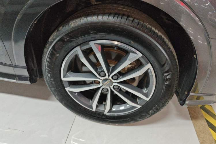 Used Audi Q3 2021 35 TFSI Progressive Dynamic Edition Right Rear Wheel Hub