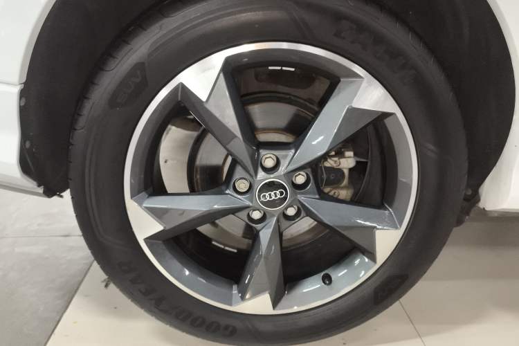 Used Audi Q3 2021 35 TFSI Fashion Dynamic Model Right Rear Wheel Hub