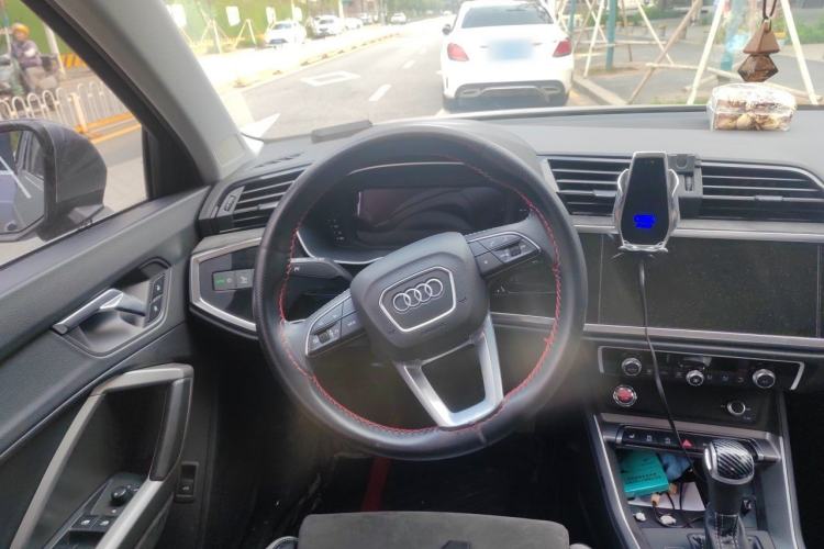 Used Audi Q3 2021 35 TFSI Progressive Dynamic Edition Steering Wheel