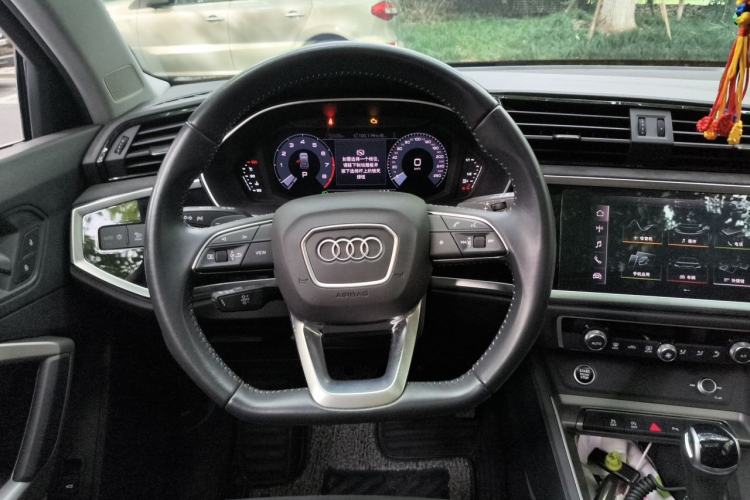 Used Audi Q3 2021 35 TFSI Progressive Dynamic Edition Steering Wheel