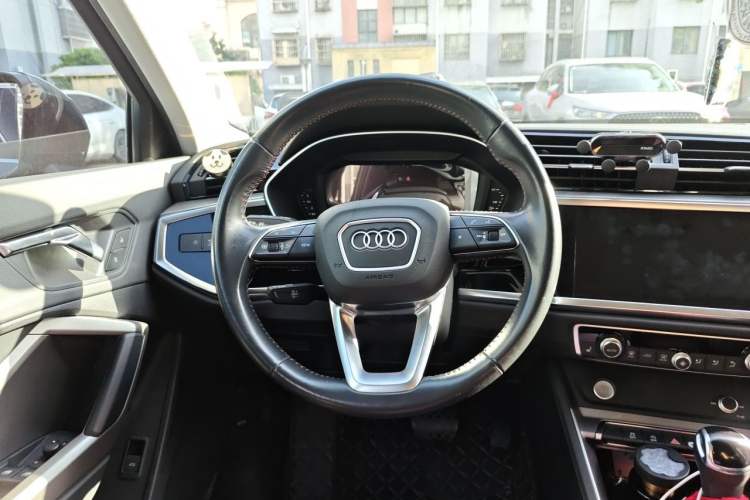 Used Audi Q3 2021 35 TFSI Fashionable and Elegant Model Steering Wheel
