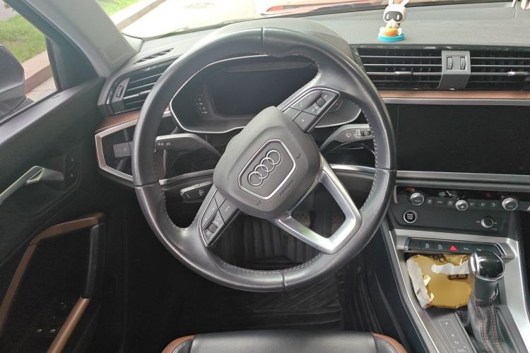Used Audi Q3 2021 35 TFSI Fashionable and Elegant Model Steering Wheel