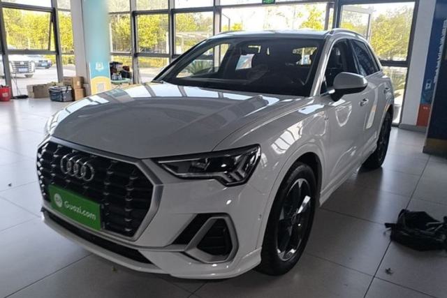 Audi Q3 2021 35 TFSI Fashion Dynamic Model مستعملة