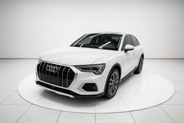 Audi Q3 2021 35 TFSI Advanced Style Edition مستعملة