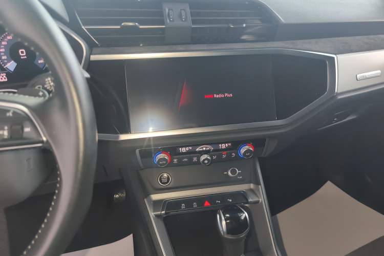 Used Audi Q3 2021 35 TFSI Fashion Dynamic Model Audio And AC Panel