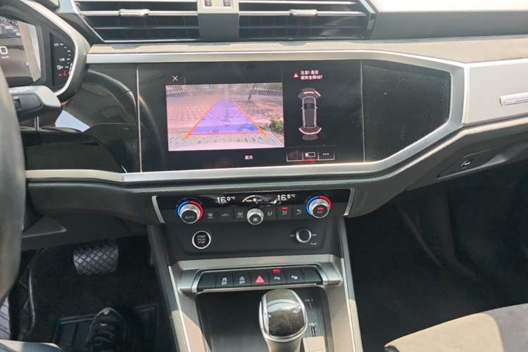 Used Audi Q3 2021 35 TFSI Fashion Dynamic Model Audio And AC Panel