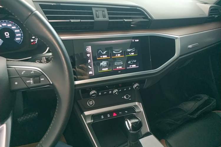 Used Audi Q3 2021 35 TFSI Fashionable and Elegant Model Audio And AC Panel