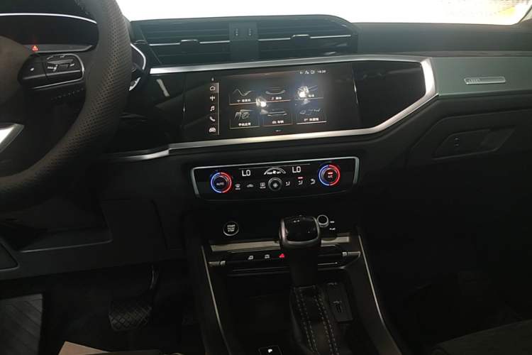 Used Audi Q3 2021 35 TFSI Fashion Dynamic Model Audio And AC Panel