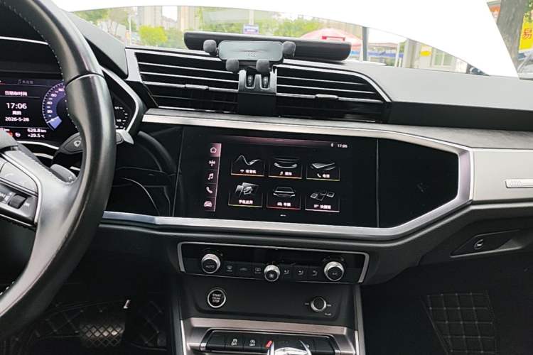 Used Audi Q3 2021 35 TFSI Fashion Dynamic Model Audio And AC Panel