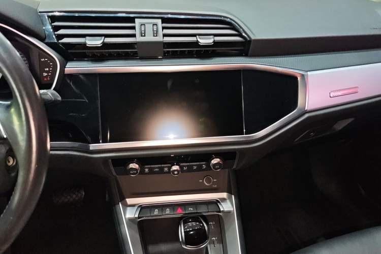 Used Audi Q3 2021 35 TFSI Advanced Style Edition Audio And AC Panel