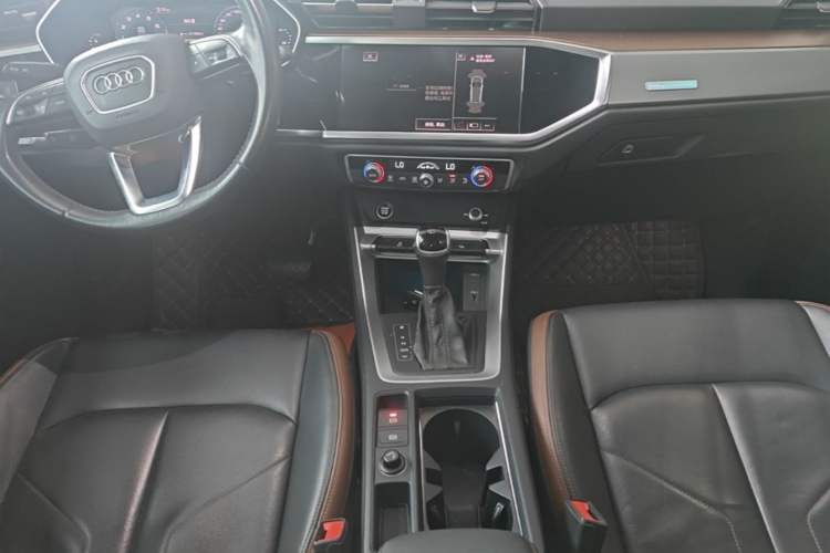 Used Audi Q3 2021 35 TFSI Fashionable and Elegant Model Audio And AC Panel