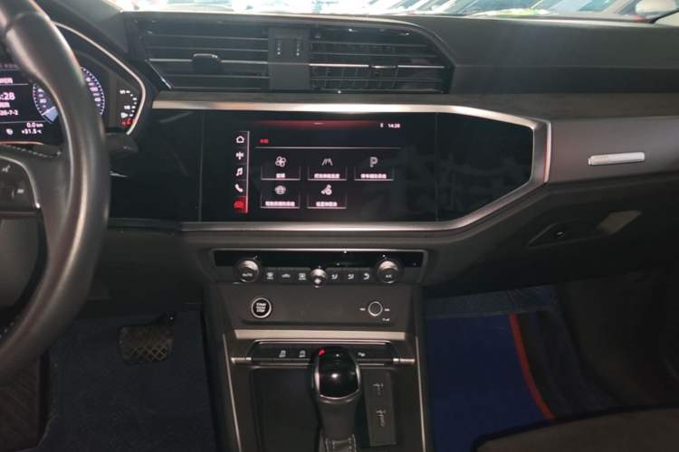 Used Audi Q3 2021 35 TFSI Fashion Dynamic Model Audio And AC Panel