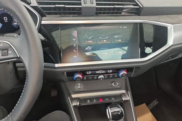 Used Audi Q3 2021 35 TFSI Fashion Dynamic Model Audio And AC Panel
