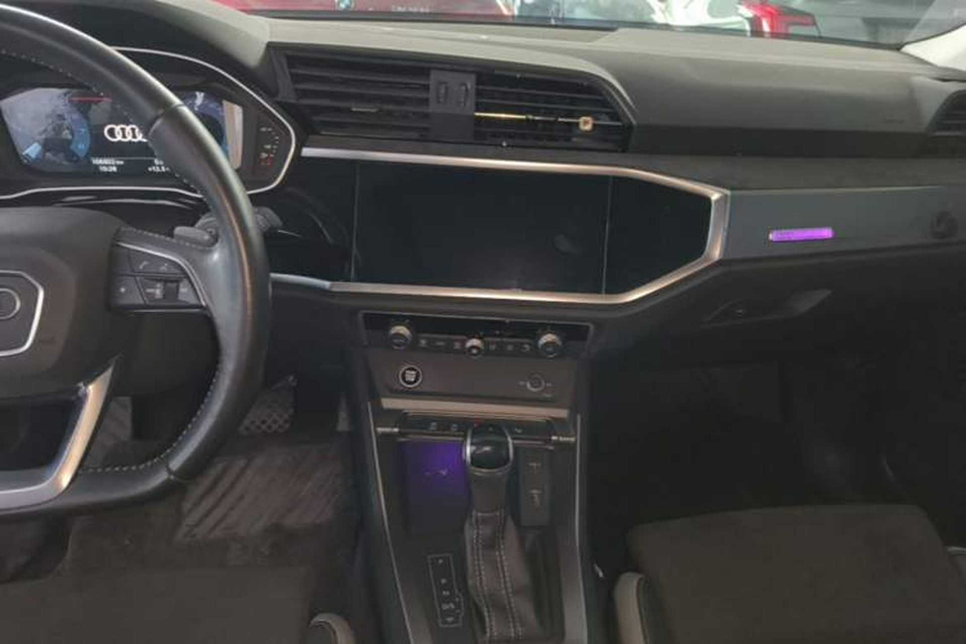 Used Audi Q3 2021 35 TFSI Fashion Dynamic Model Audio And AC Panel