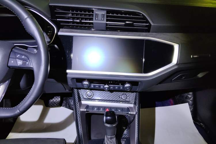 Used Audi Q3 2021 35 TFSI Fashion Dynamic Model Audio And AC Panel