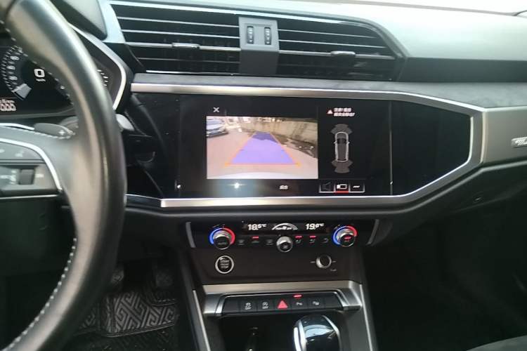 Used Audi Q3 2021 35 TFSI Fashion Dynamic Model Audio And AC Panel