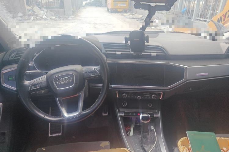 Used Audi Q3 2021 35 TFSI Progressive Dynamic Edition Center Console