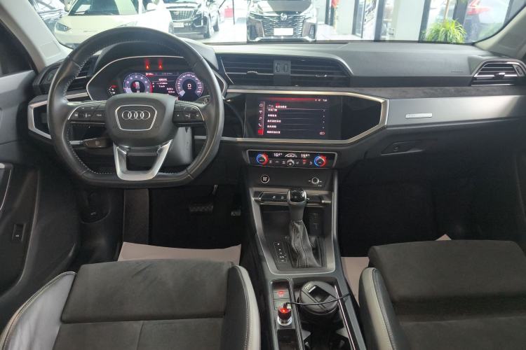 Used Audi Q3 2021 35 TFSI Fashion Dynamic Model Center Console