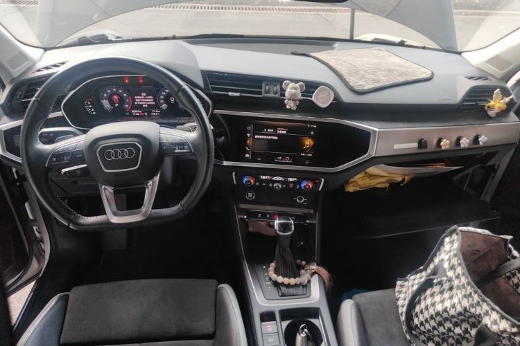 Used Audi Q3 2021 35 TFSI Fashion Dynamic Model Center Console