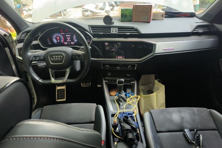Used Audi Q3 2021 40 TFSI Fashion Dynamic Model Center Console