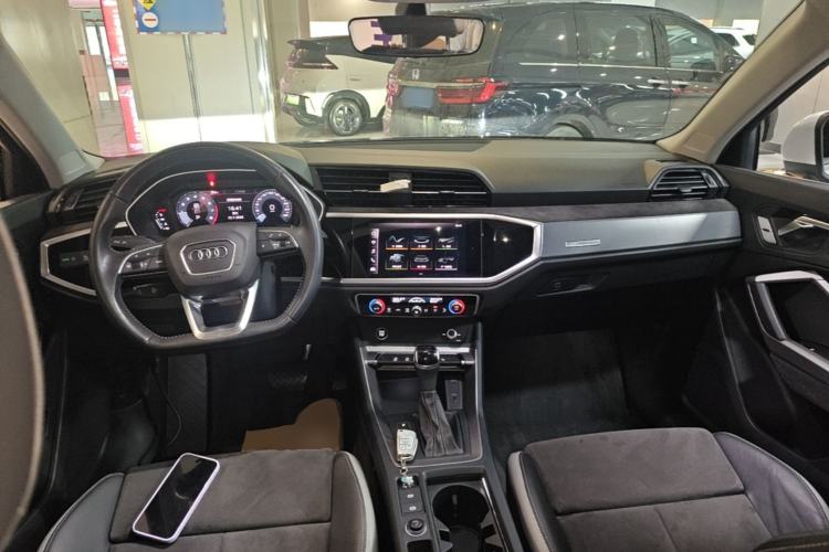 Used Audi Q3 2021 35 TFSI Fashion Dynamic Model Center Console