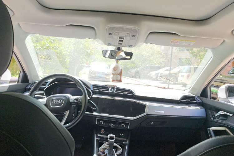 Used Audi Q3 2021 35 TFSI Progressive Dynamic Edition Center Console