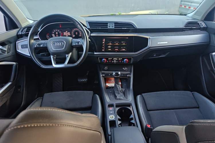 Used Audi Q3 2021 35 TFSI Fashion Dynamic Model Center Console