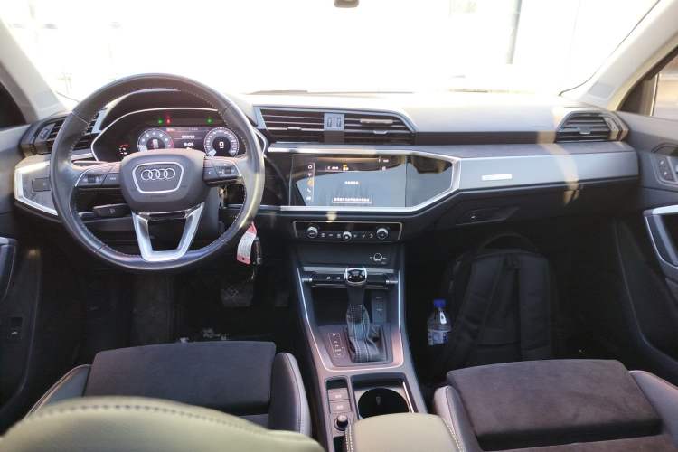 Used Audi Q3 2021 35 TFSI Progressive Dynamic Edition Center Console