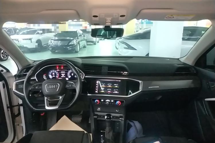 Used Audi Q3 2021 35 TFSI Fashion Dynamic Model Center Console