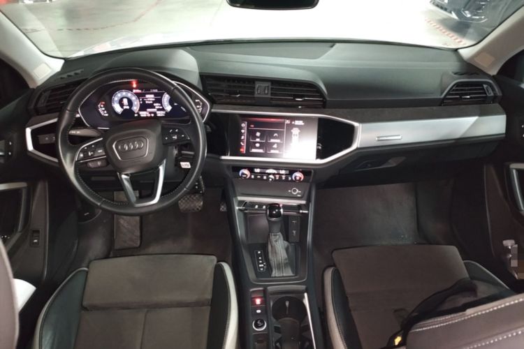 Used Audi Q3 2021 35 TFSI Progressive Dynamic Edition Center Console