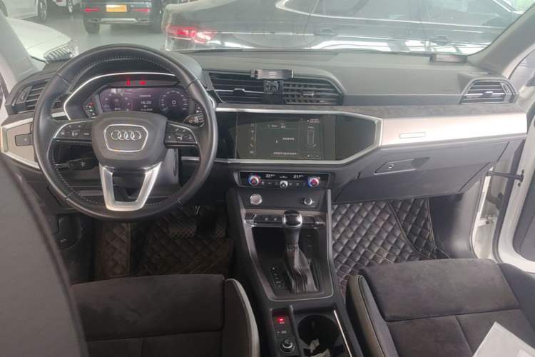 Used Audi Q3 2021 35 TFSI Progressive Dynamic Edition Center Console