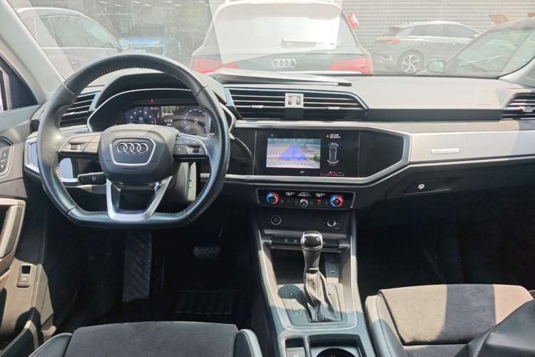 Used Audi Q3 2021 35 TFSI Fashion Dynamic Model Center Console