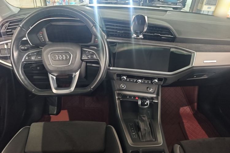 Used Audi Q3 2021 35 TFSI Fashion Dynamic Model Center Console