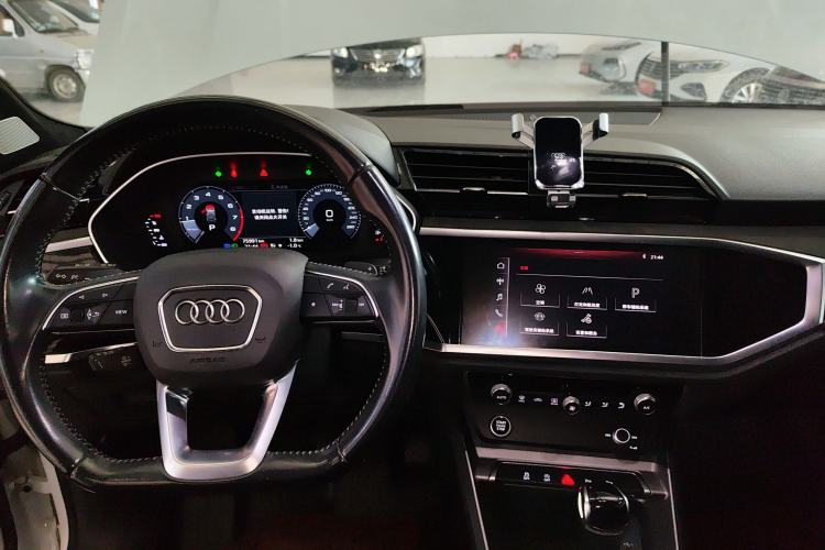 Used Audi Q3 2021 35 TFSI Fashion Dynamic Model Center Console