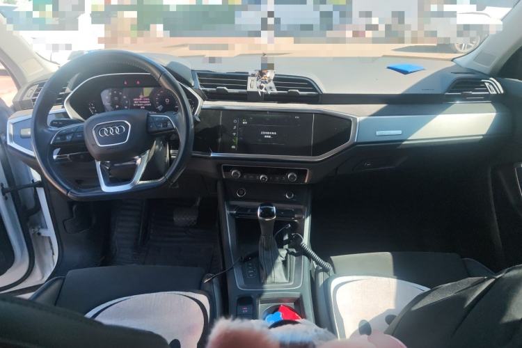 Used Audi Q3 2021 35 TFSI Progressive Dynamic Edition Center Console