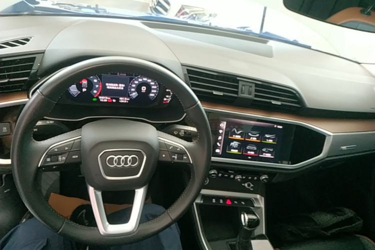 Used Audi Q3 2021 35 TFSI Fashionable and Elegant Model Center Console