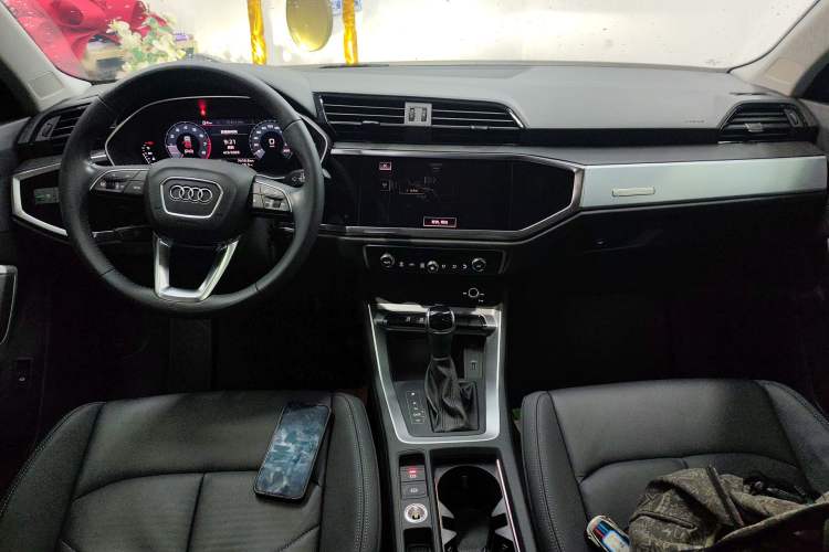 Used Audi Q3 2021 35 TFSI Advanced Style Edition Center Console