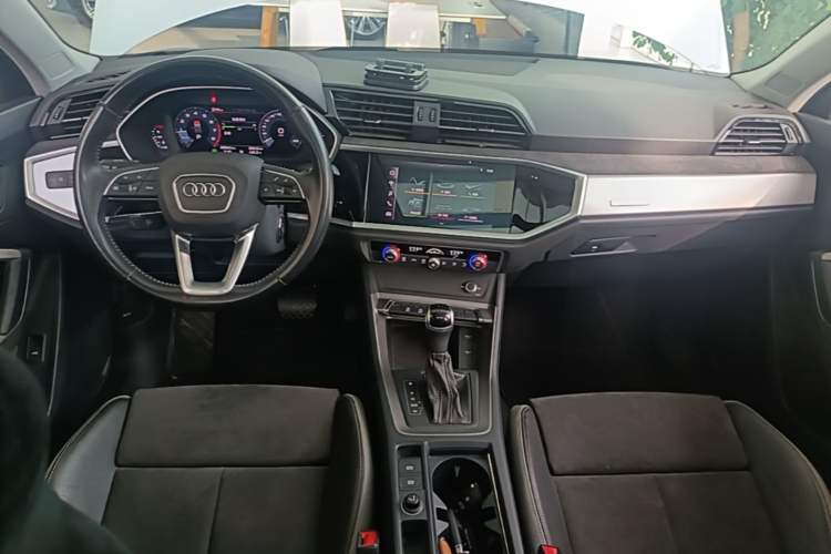 Used Audi Q3 2021 35 TFSI Progressive Dynamic Edition Center Console