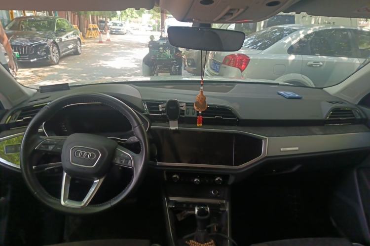 Used Audi Q3 2021 35 TFSI Progressive Dynamic Edition Center Console